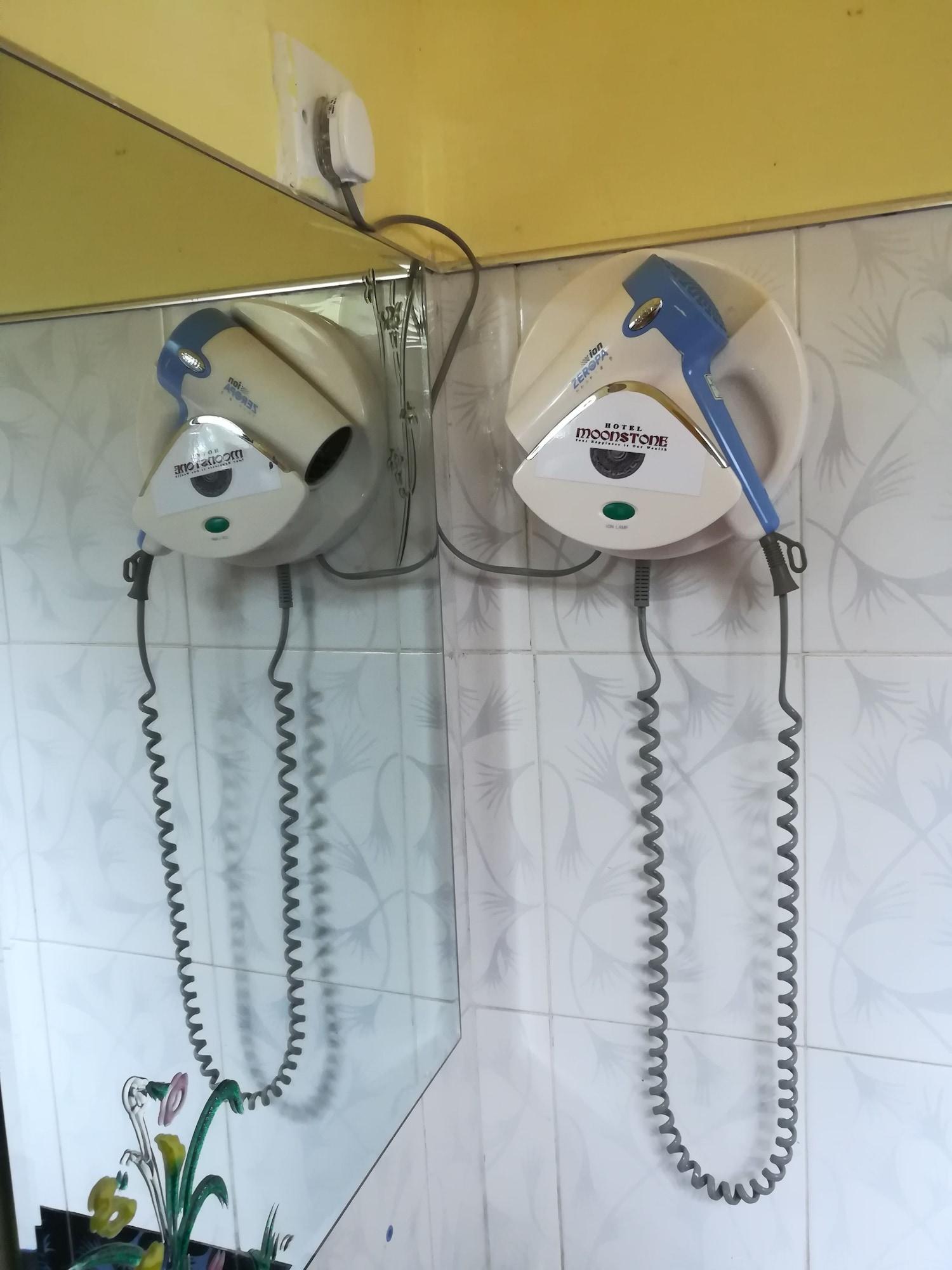 אנוראדפורה Hotel Moonstone מראה חיצוני תמונה