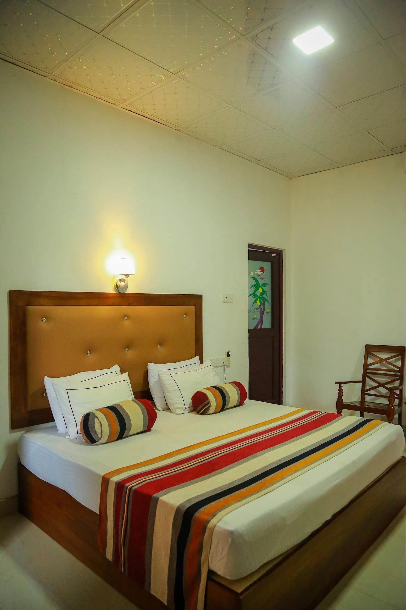 אנוראדפורה Hotel Moonstone מראה חיצוני תמונה