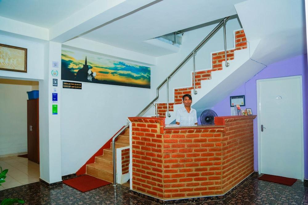 אנוראדפורה Hotel Moonstone מראה חיצוני תמונה