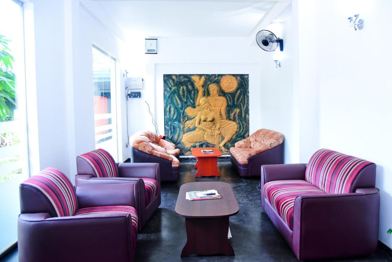 אנוראדפורה Hotel Moonstone מראה חיצוני תמונה