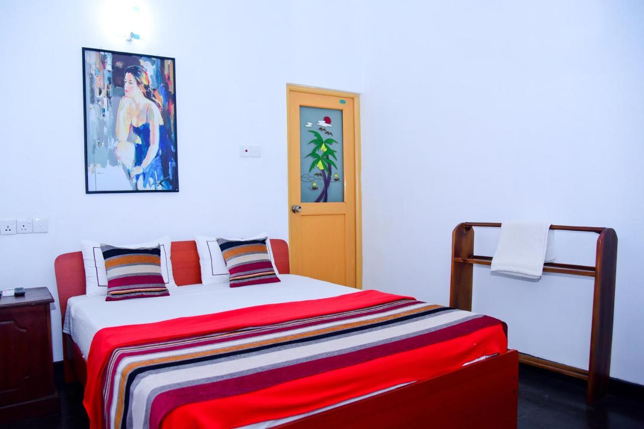 אנוראדפורה Hotel Moonstone מראה חיצוני תמונה