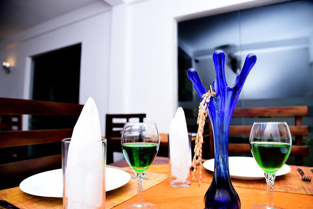 אנוראדפורה Hotel Moonstone מראה חיצוני תמונה
