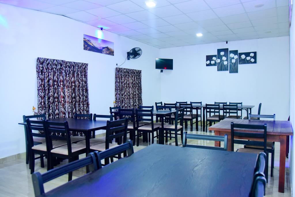 אנוראדפורה Hotel Moonstone מראה חיצוני תמונה