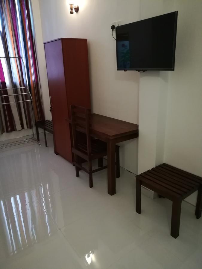 אנוראדפורה Hotel Moonstone מראה חיצוני תמונה