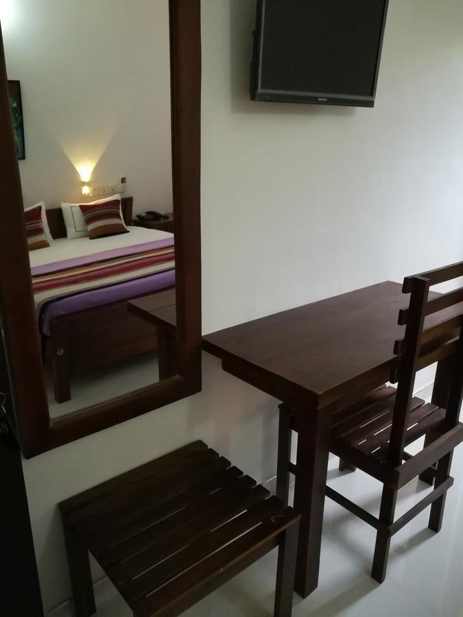 אנוראדפורה Hotel Moonstone מראה חיצוני תמונה