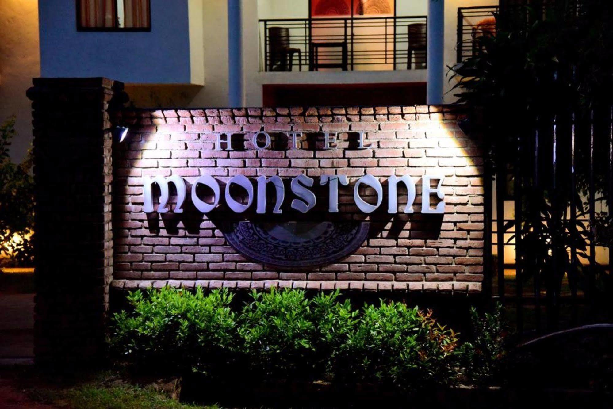 אנוראדפורה Hotel Moonstone מראה חיצוני תמונה