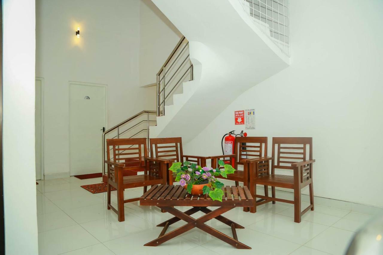 אנוראדפורה Hotel Moonstone מראה חיצוני תמונה